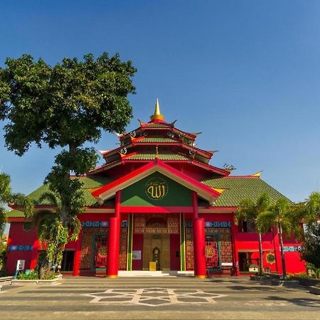 Merr 57 Surabaya Luaran gambar