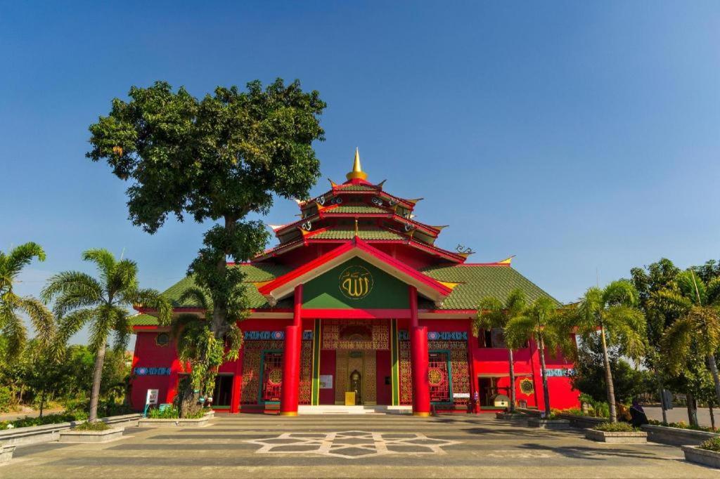 Merr 57 Surabaya Luaran gambar