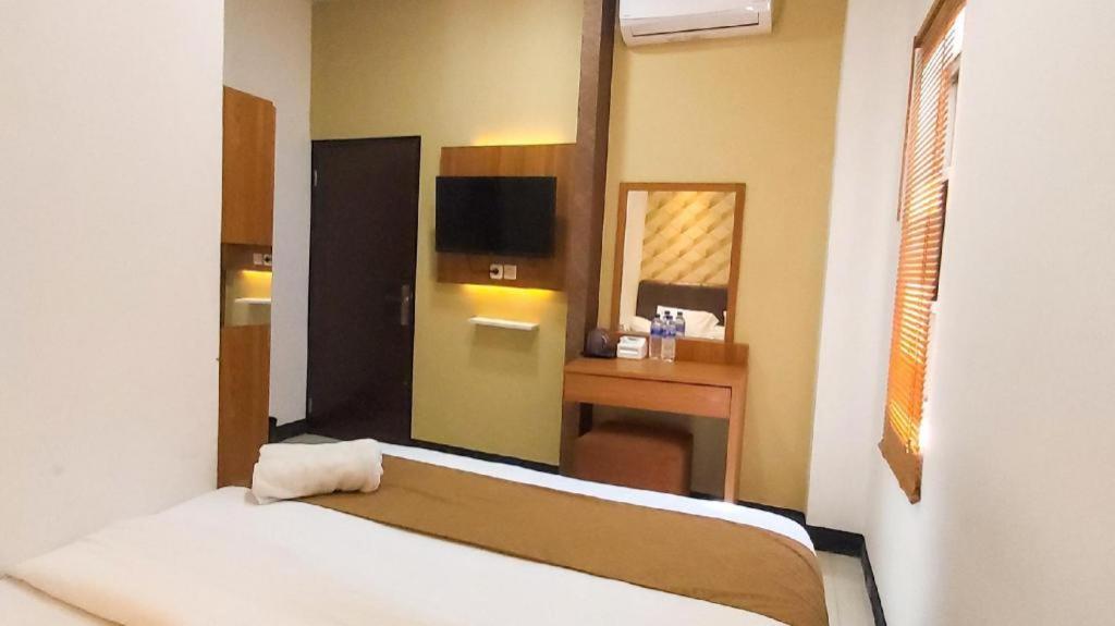 Merr 57 Surabaya Luaran gambar
