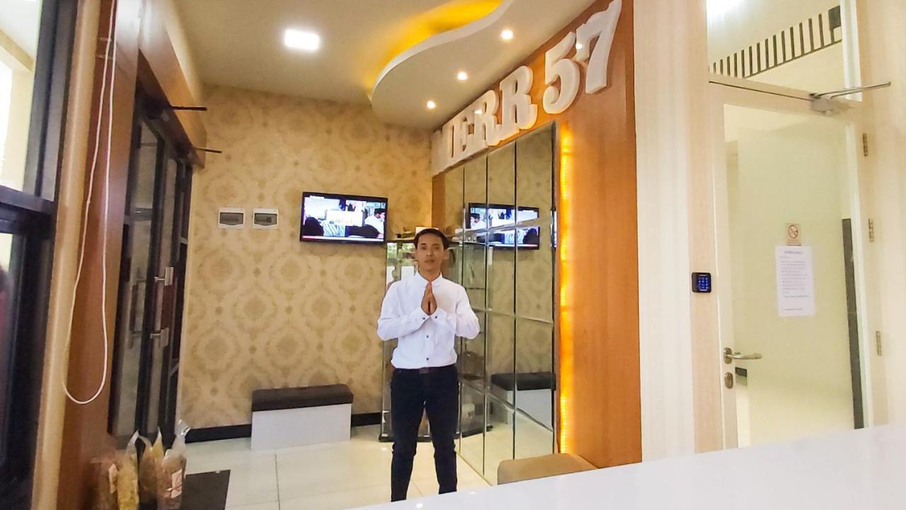 Merr 57 Surabaya Luaran gambar